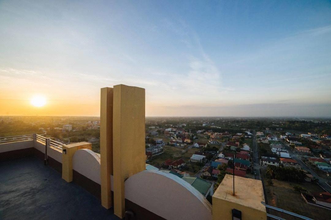 Cityland Tagaytay Taal Lake View City View Free Pool Parking Studios With Balcony Are City View Tagaytay City Esterno foto