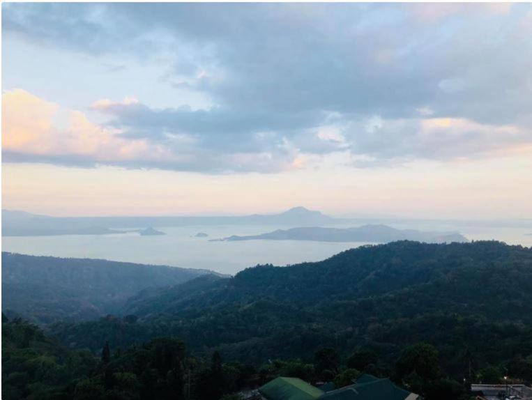 Cityland Tagaytay Taal Lake View City View Free Pool Parking Studios With Balcony Are City View Tagaytay City Esterno foto