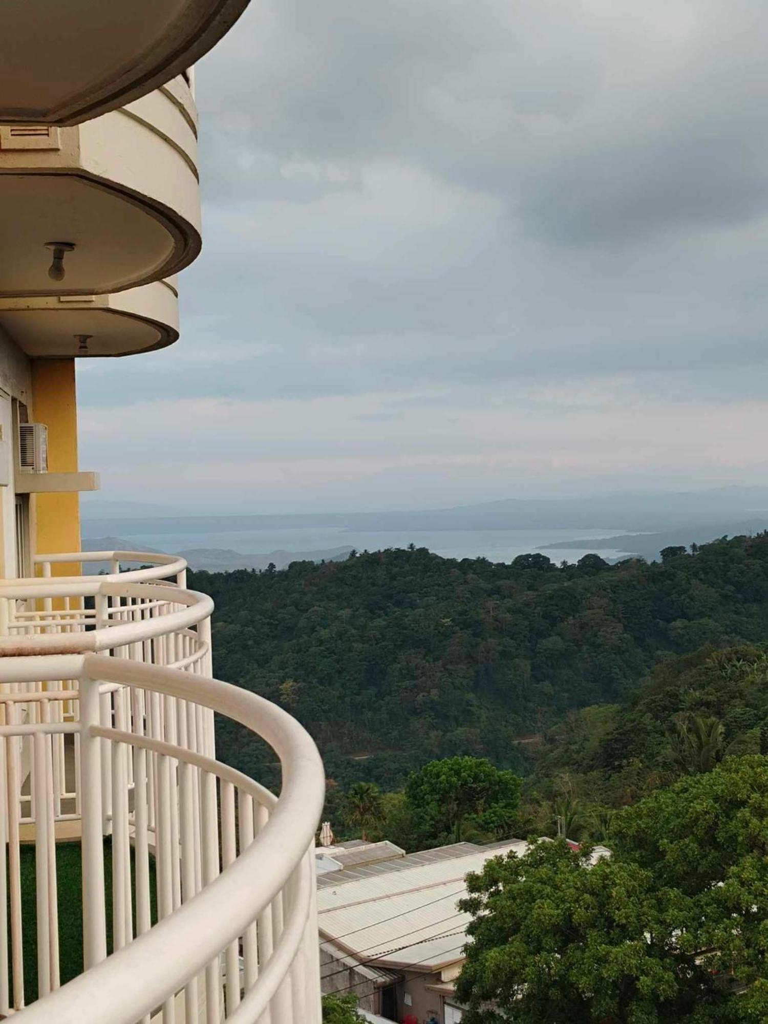 Cityland Tagaytay Taal Lake View City View Free Pool Parking Studios With Balcony Are City View Tagaytay City Esterno foto
