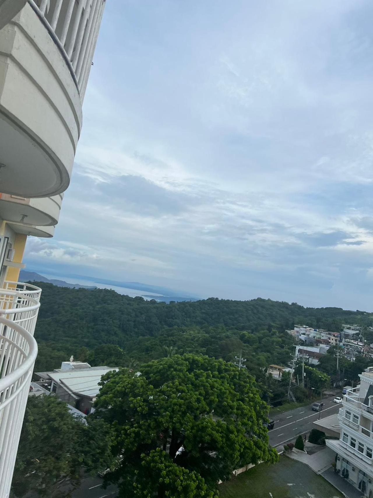 Cityland Tagaytay Taal Lake View City View Free Pool Parking Studios With Balcony Are City View Tagaytay City Esterno foto