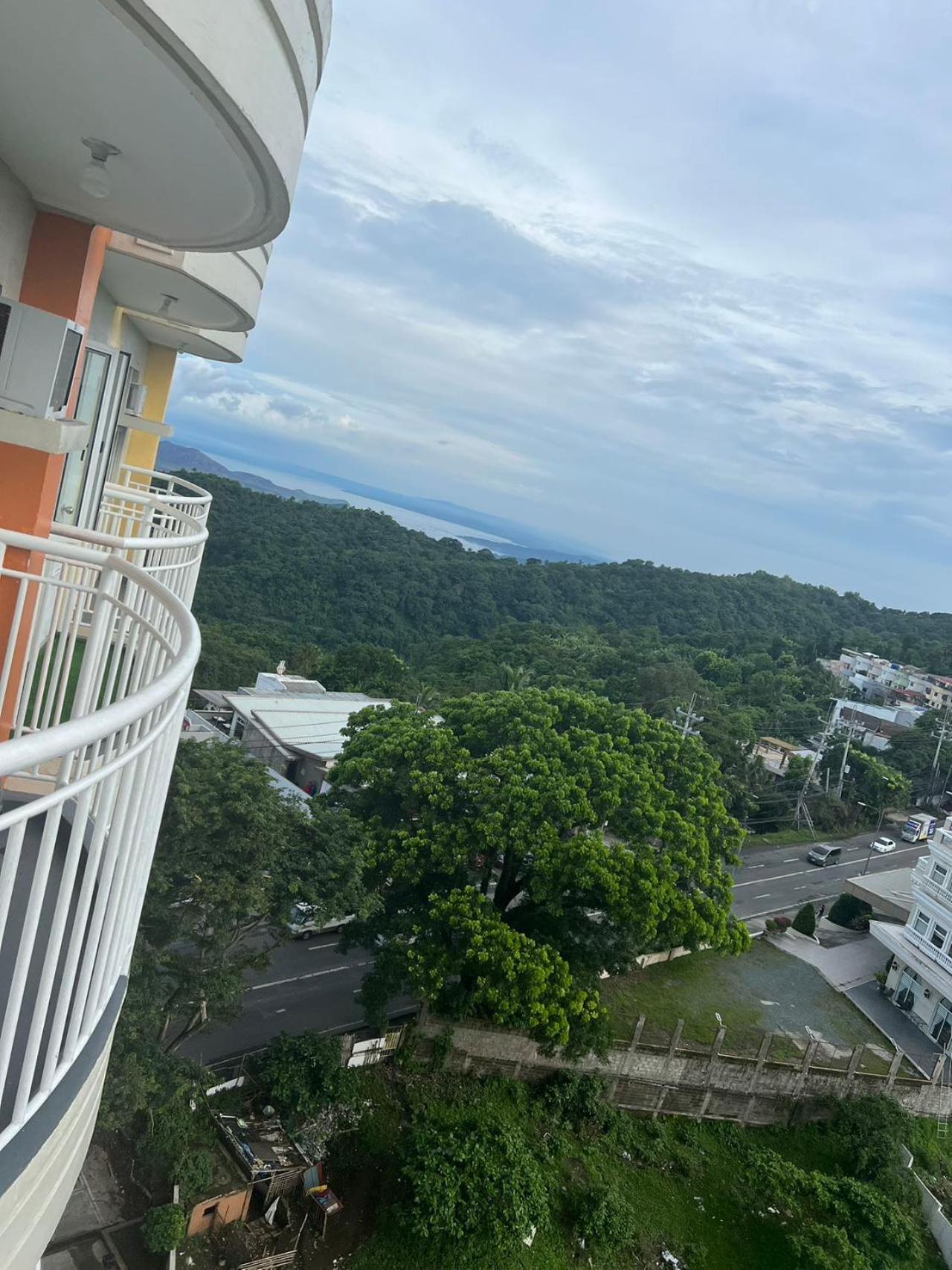 Cityland Tagaytay Taal Lake View City View Free Pool Parking Studios With Balcony Are City View Tagaytay City Esterno foto
