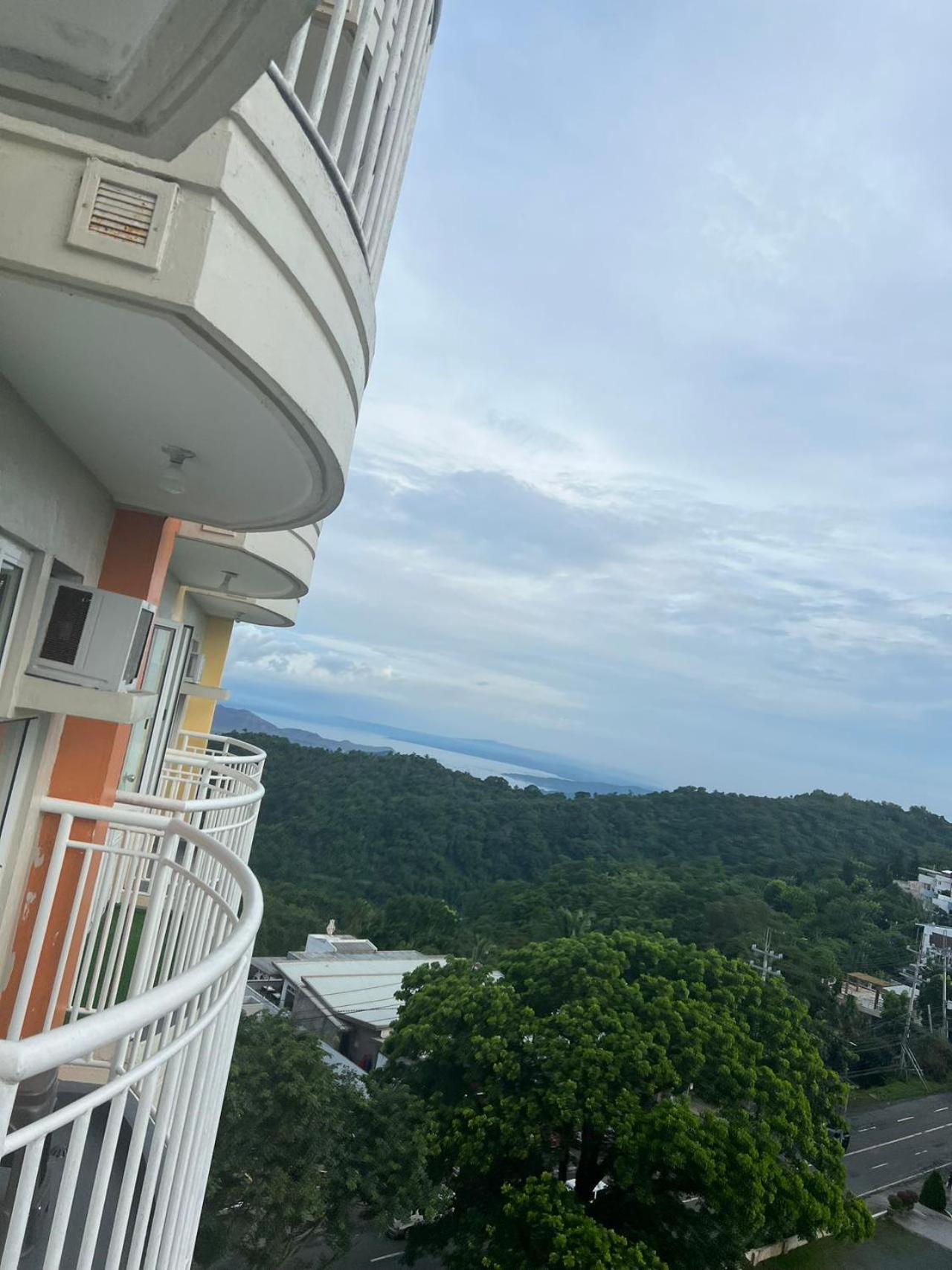 Cityland Tagaytay Taal Lake View City View Free Pool Parking Studios With Balcony Are City View Tagaytay City Esterno foto